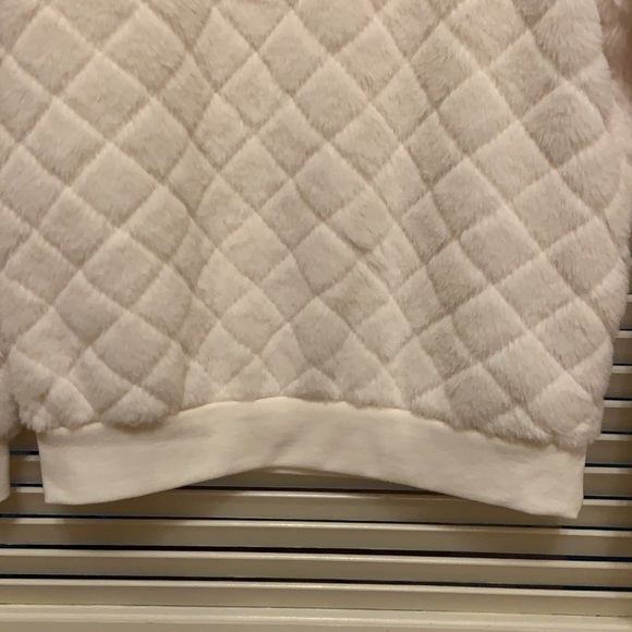 Almost Famous “Fur” Sweater in an Off White - Picture 4 of 9